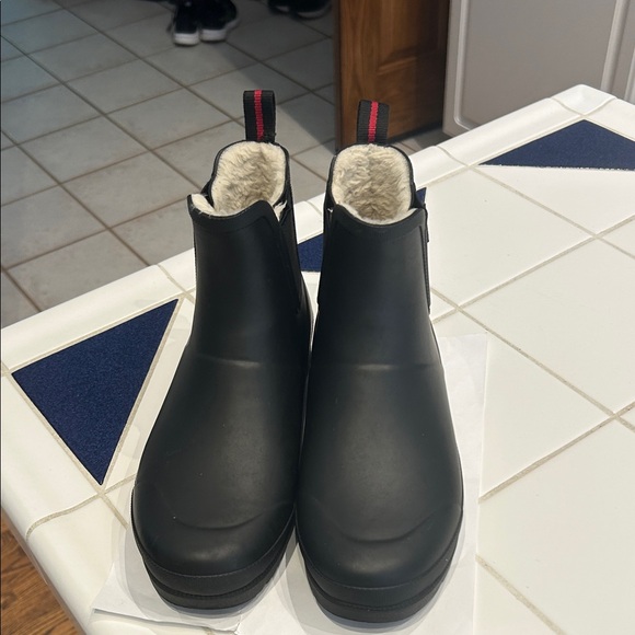 Tretorn “fur” lined rubber boots. - Picture 1 of 4